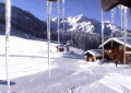 Le toit des vieux chalets de la région sont recouverts
